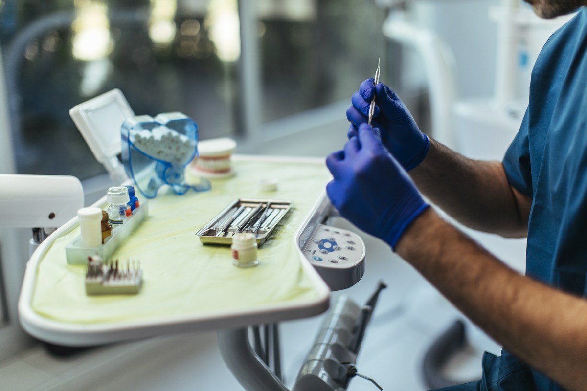 Jakie środki ochrony osobistej powinien stosować dentysta?